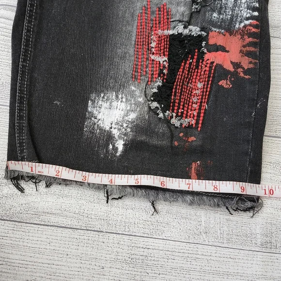 Black and Red Splatter Paint Distressed Men's Biker Shorts (Size 40 & 42) - Picture 8 of 15